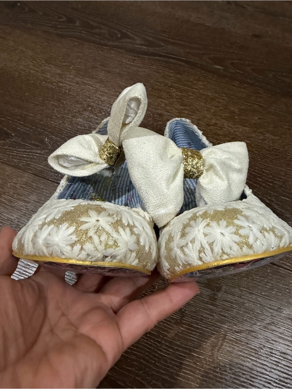 Irregular Choice Windsor Cream & Gold Floral Lace Heels w/ Bow Accent size 38/7 - Picture 5 of 15